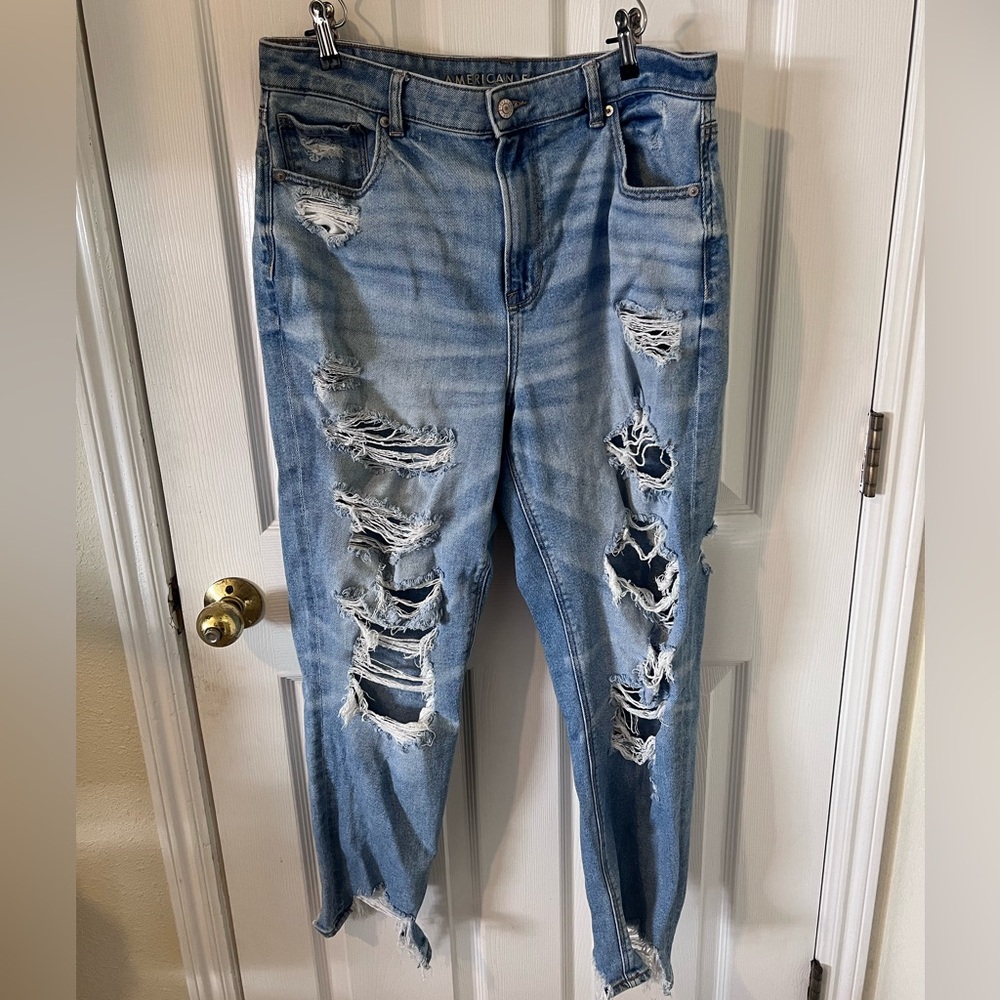 American Eagle light blue distressed skinny jeans